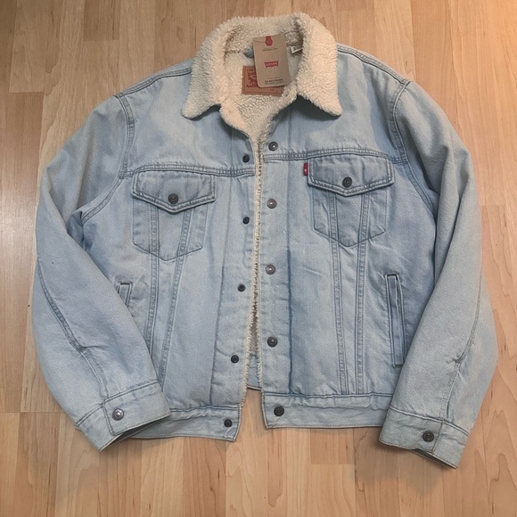 Levi’s Ex-Boyfriend Sherpa Trucker Jacket – Light Wash – Size L NWT 💙 - Picture 2 of 7